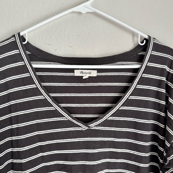 Madewell Do Well Grey and White Striped Softfade Cotton V-Neck Relaxed Tee Top - Picture 5 of 8